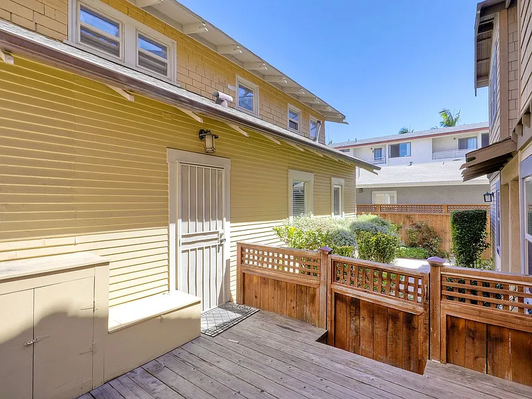 4052 Albatross St — Photo 32