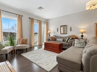 441 Essex St UNIT 302, Swampscott, MA 01907