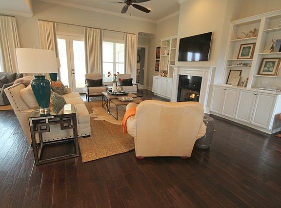 2nd image of 118 Pin Oak Dr