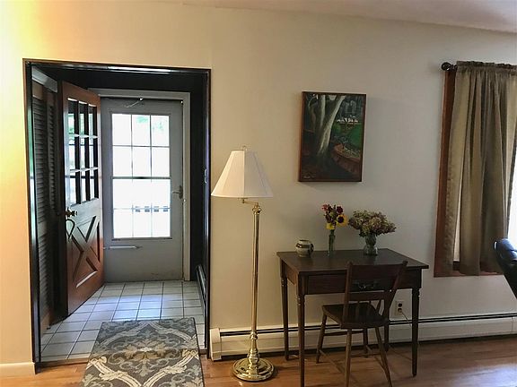 3rd image of 10 Hillcrest Ave
