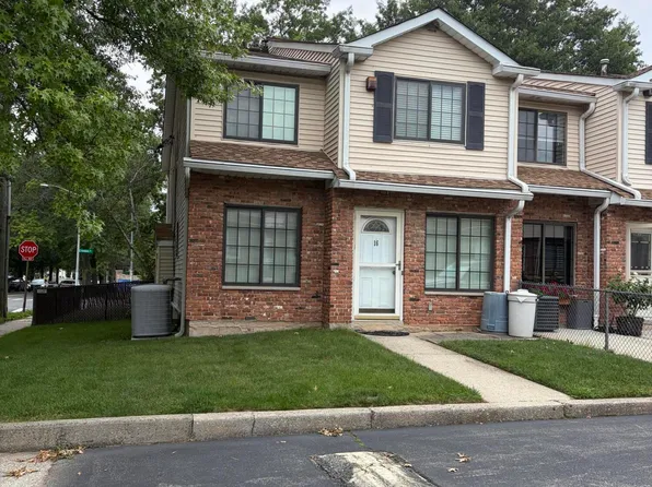 16 Ferndale Ct, Staten Island, NY 10314