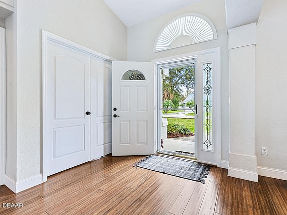 4th image of 450 Oakland Park Blvd