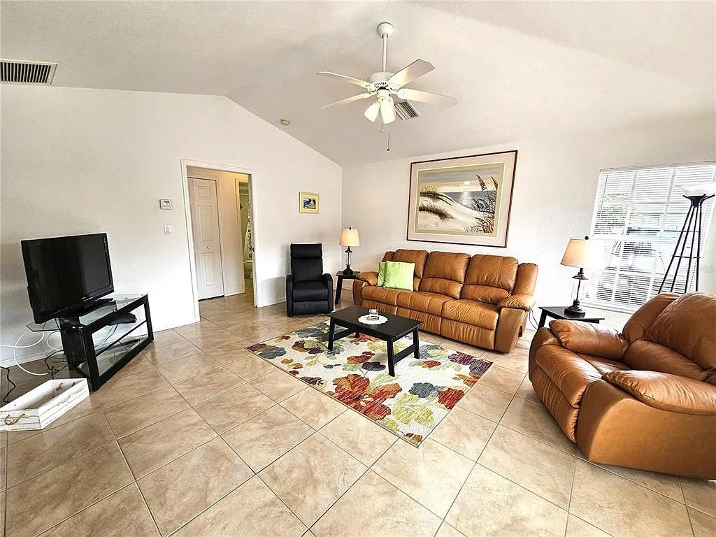 2 bed, 2.0 bath, 1108 sqft, $3,300 — Photo 4