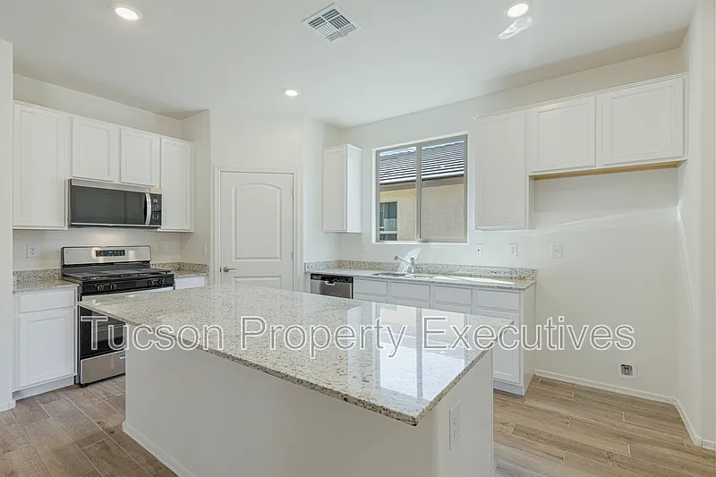 3 bed, 2.0 bath, 1500 sqft, $2,250 — Photo 3