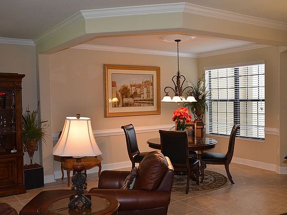 Dining room w/lg window