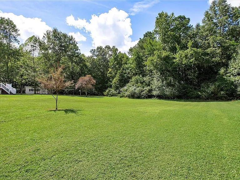 814 Duck Pond Rd — Photo 20