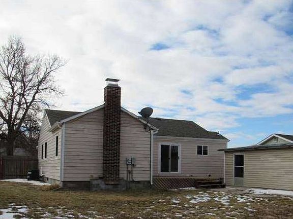 4th image of 1320 Country Club Dr