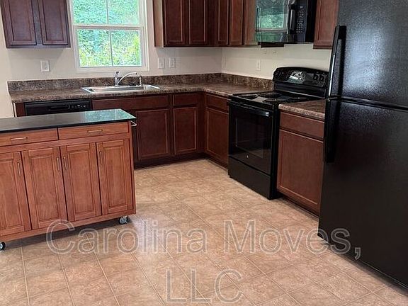 3rd image of 126A Fernside Ct