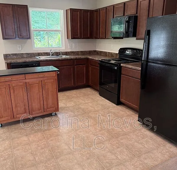 126 Fernside Ct — Photo 3