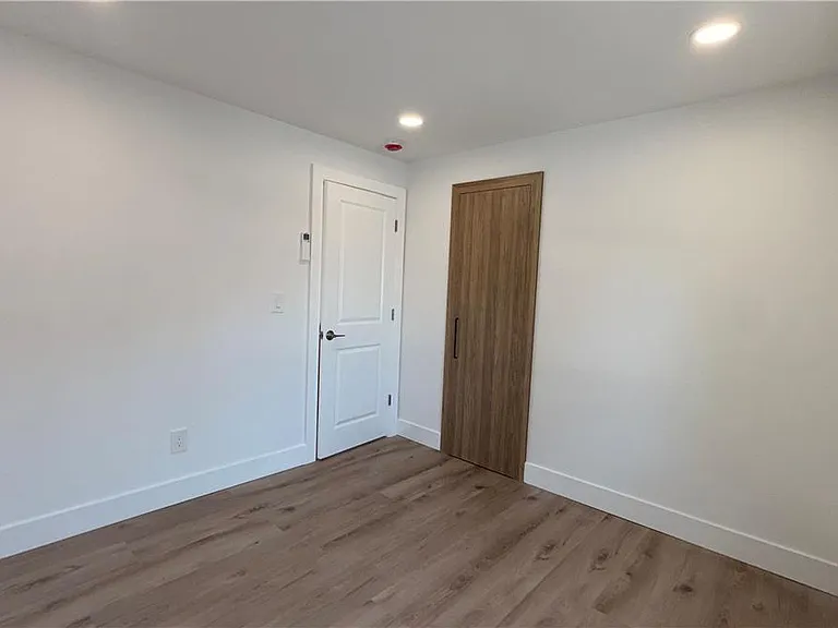 49 Seyfried Ave — Photo 45