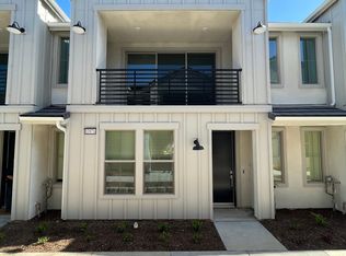 10976 N Honeysuckle Dr, Fresno, CA 93730