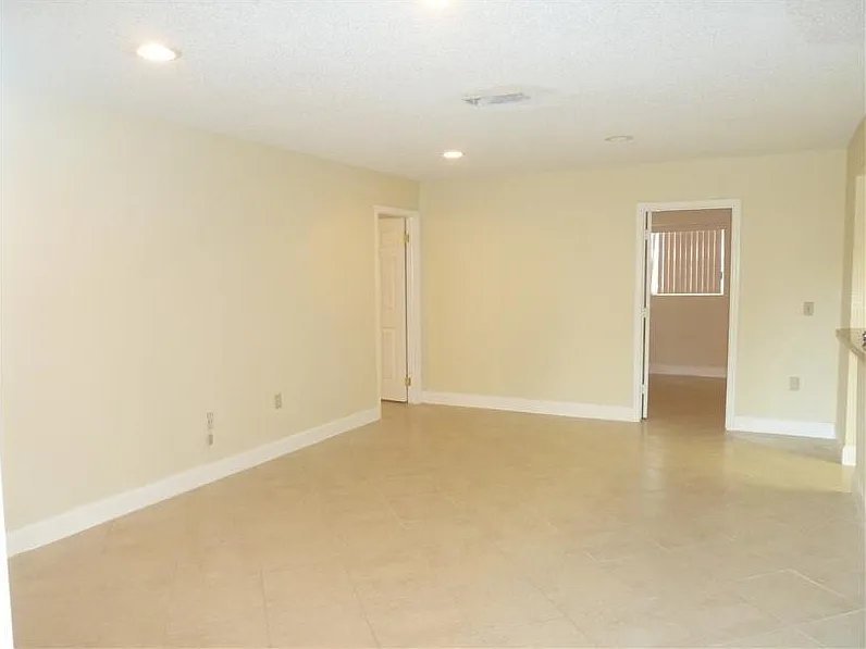 4 bed, 2.0 bath, 1247 sqft, $3,300 — Photo 3
