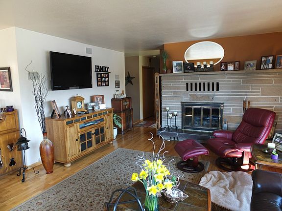 3rd image of 1100 East St