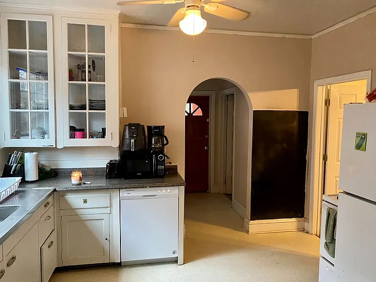 2505 Vanderbilt Ave — Photo 4