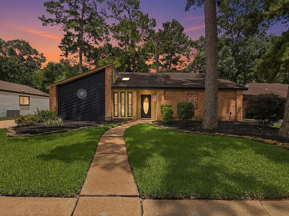1st image of 15122 Forest Lodge Dr