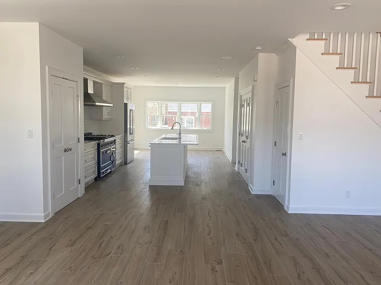111 Lynbrook Ave — Photo 7