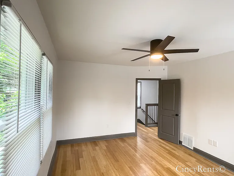 3335 Hewitt Crescent St — Photo 18