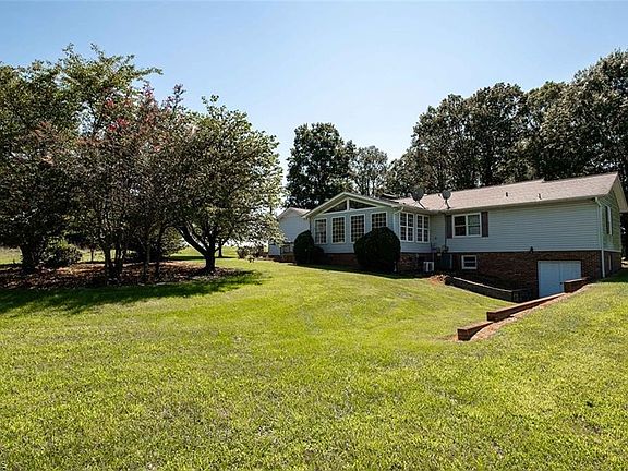 4th image of 173 Old Meadowbrook Ln