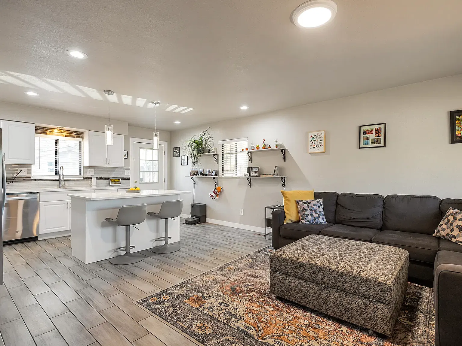 3 bed, 960 sqft, $3,500 — Photo 3