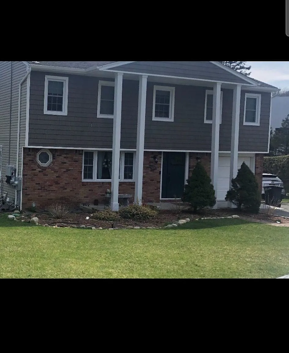 4 bed, 2.5 bath, 2200 sqft, $4,400 — Photo 1