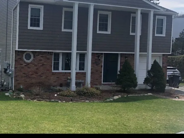 282 Cook St, Huntington Station, NY 11746