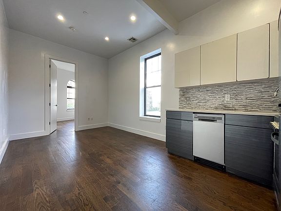 5th image of 144 Woodruff Ave APT 3B