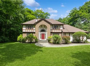 135 Moffat Rd, Nelsonville, NY 10516