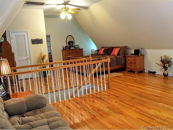 5th image of 205 Lakeview St