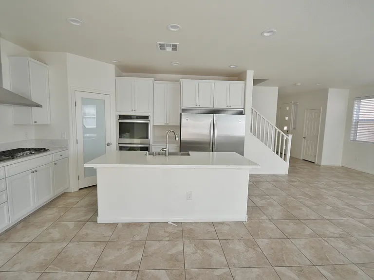 3041 Lake Como Ave — Photo 10