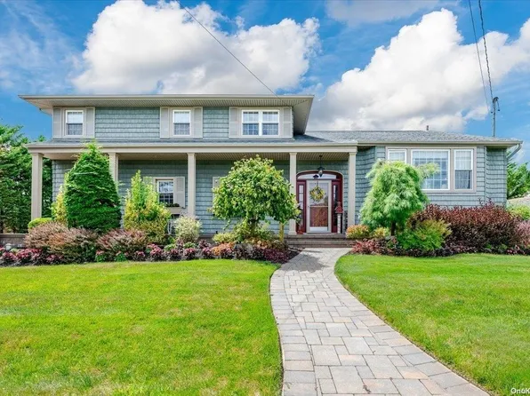 247 Harbor Lane E, Massapequa Park, NY 11762