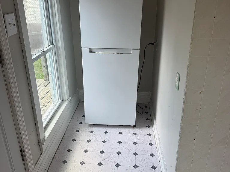 410 E Buchanan St — Photo 9