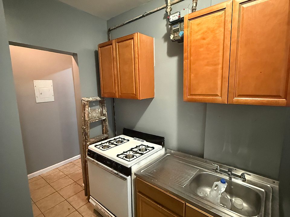 1st image of 2604 Bainbridge Ave #E