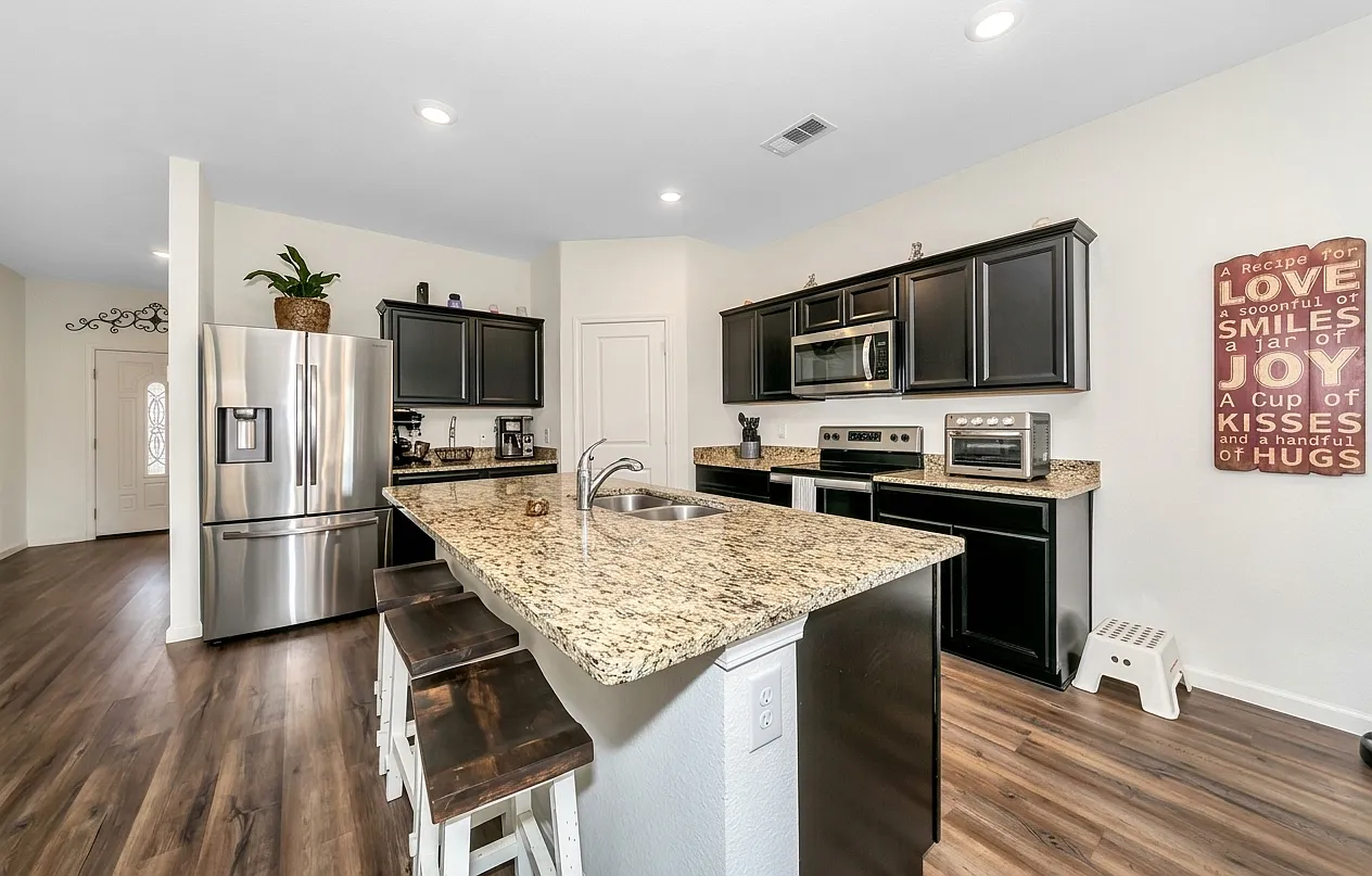 5 bed, 2772 sqft, $850 — Photo 4