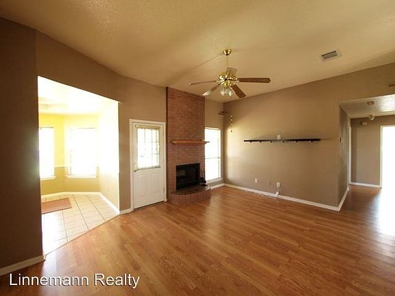 3rd image of 4301 Adobe Dr