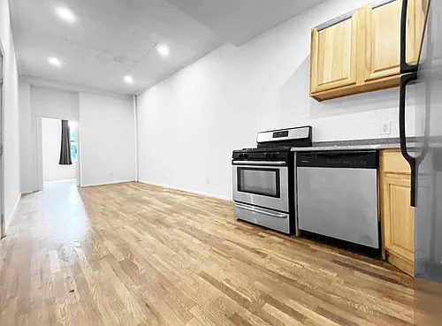 551 Graham Ave #2L Photo 1