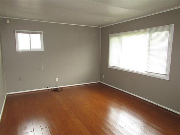 3rd image of 219 Teri St