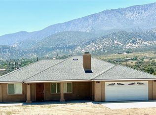 6815 Valle Vista Rd, Phelan, CA 92371