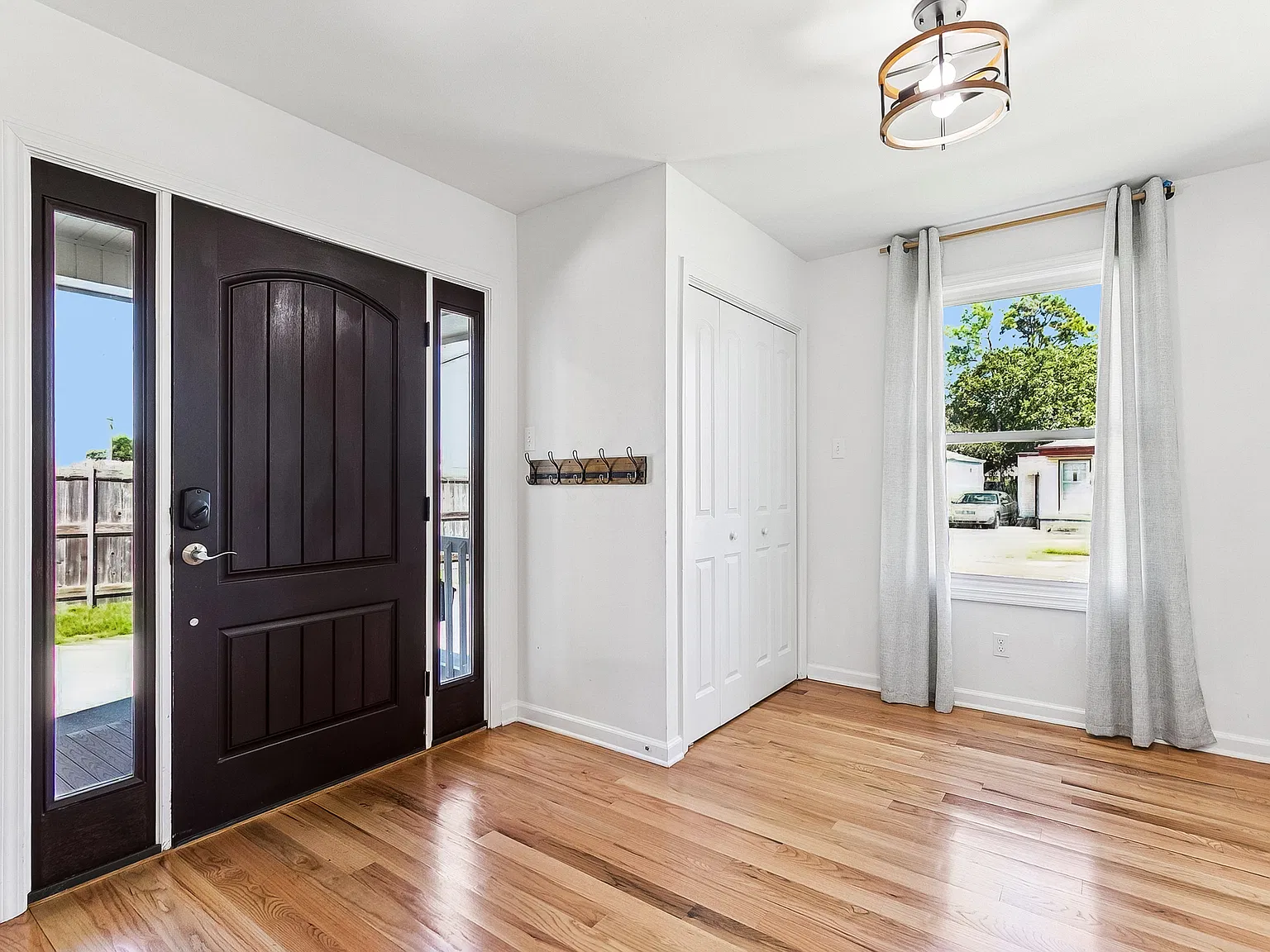 3 bed, 1283 sqft, $2,300 — Photo 4