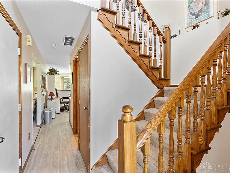 692 Hidden Valley Ct — Photo 2