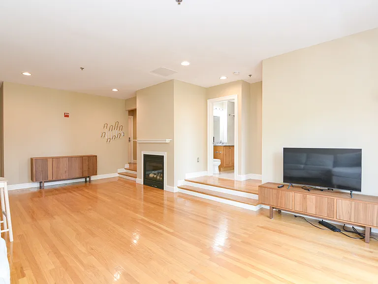 1723 Washington St #309 — Photo 9