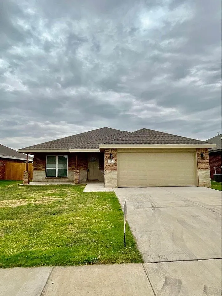 3 bed, 1605 sqft, $1,695 — Photo 1
