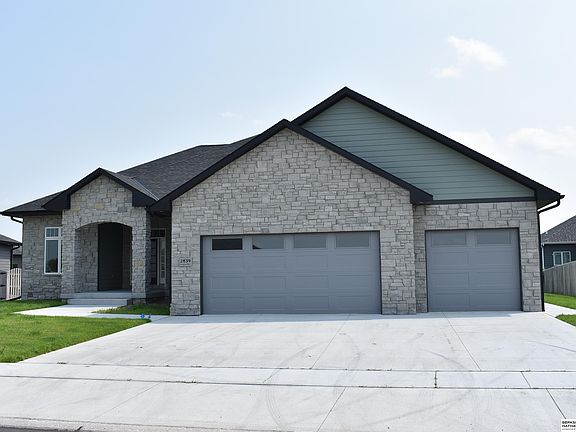 2nd image of 2839 Peterson Ave