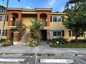 975 NE 34th Ave