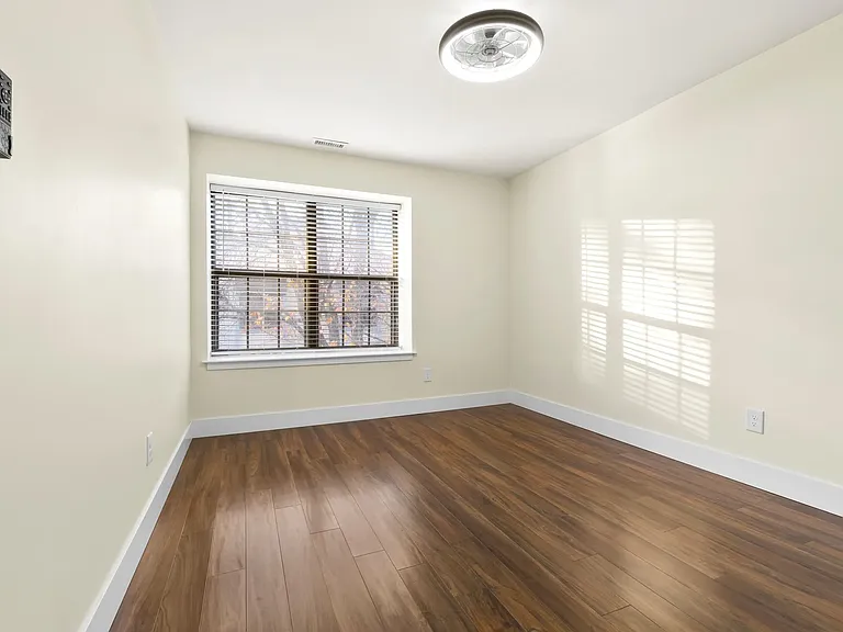 118 Ashton Ct — Photo 17