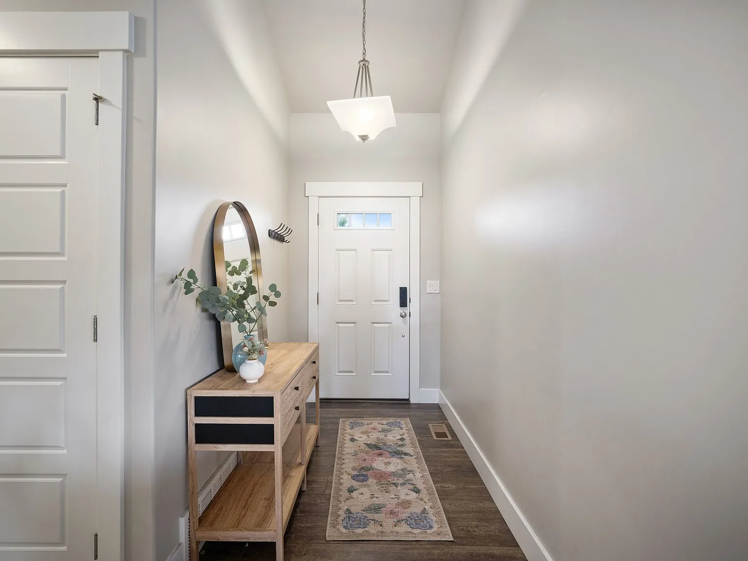 5 bed, 3312 sqft, $3,800 — Photo 3