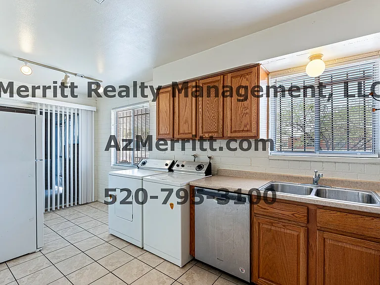 1598 N Fremont Ave #2 — Photo 8