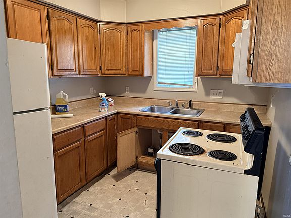 5th image of 1013 N Armstrong St