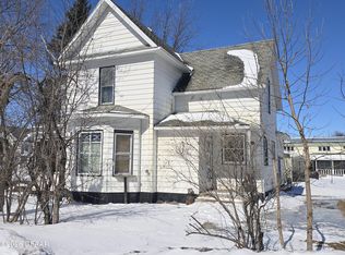 223 W 5th St, Larimore, ND 58251