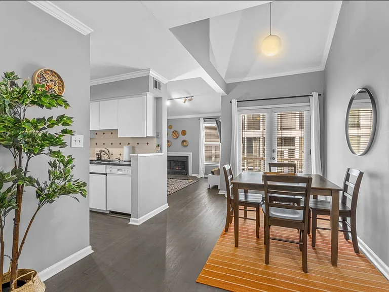 Juniper Place Condominiums — Photo 28