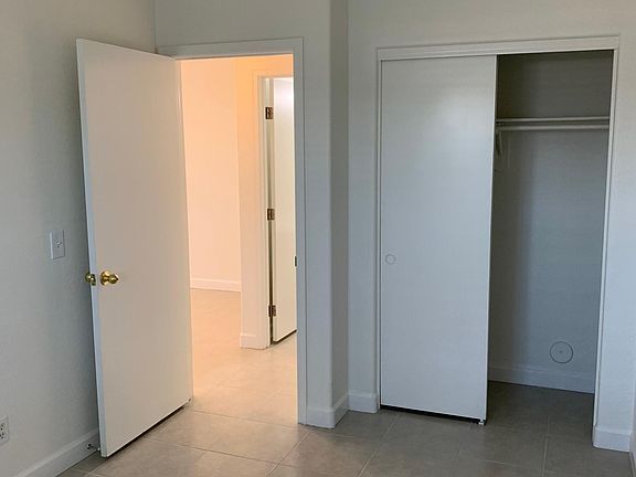 5th image of 1006 E Mohave St Unit 2